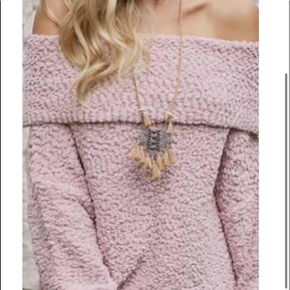 Sweaters - Pink popcorn cold shoulder sweater
